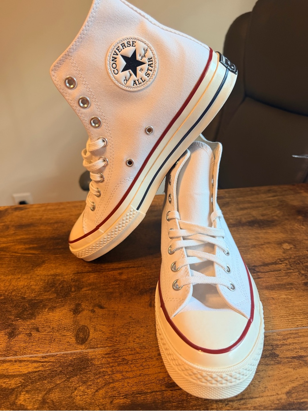 High Top Converse 8M/10W - Picture 2 of 8